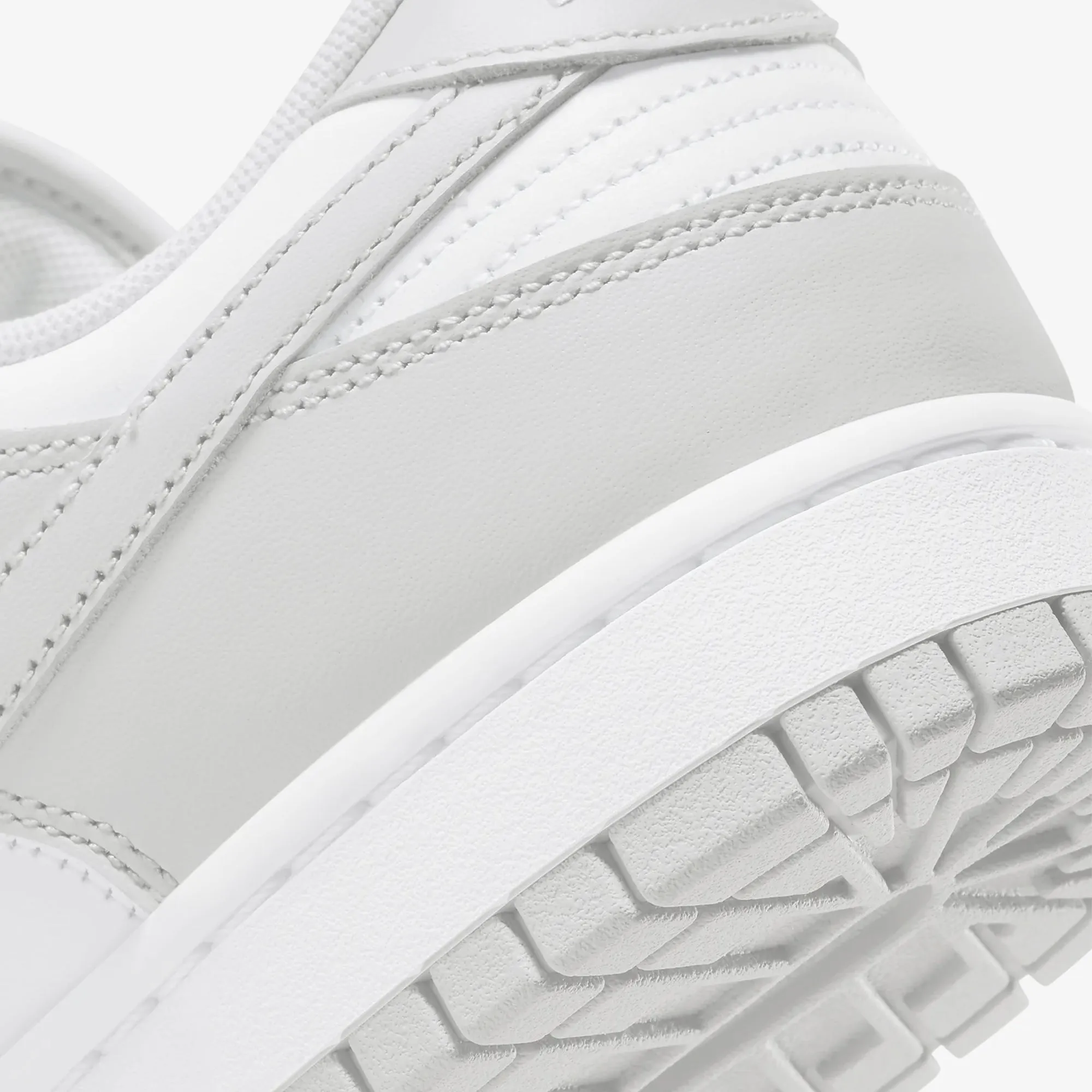 Nike | DUNK LOW RETRO  { WHITE/GREY FOG