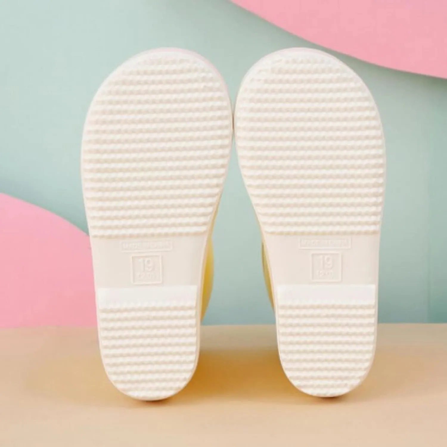 Toddler Rabbit Cartoon Rain Boots Waterproof Rubber Boots with Easy-on Handles Boys Girls Water Shoes Boys Water Shoes