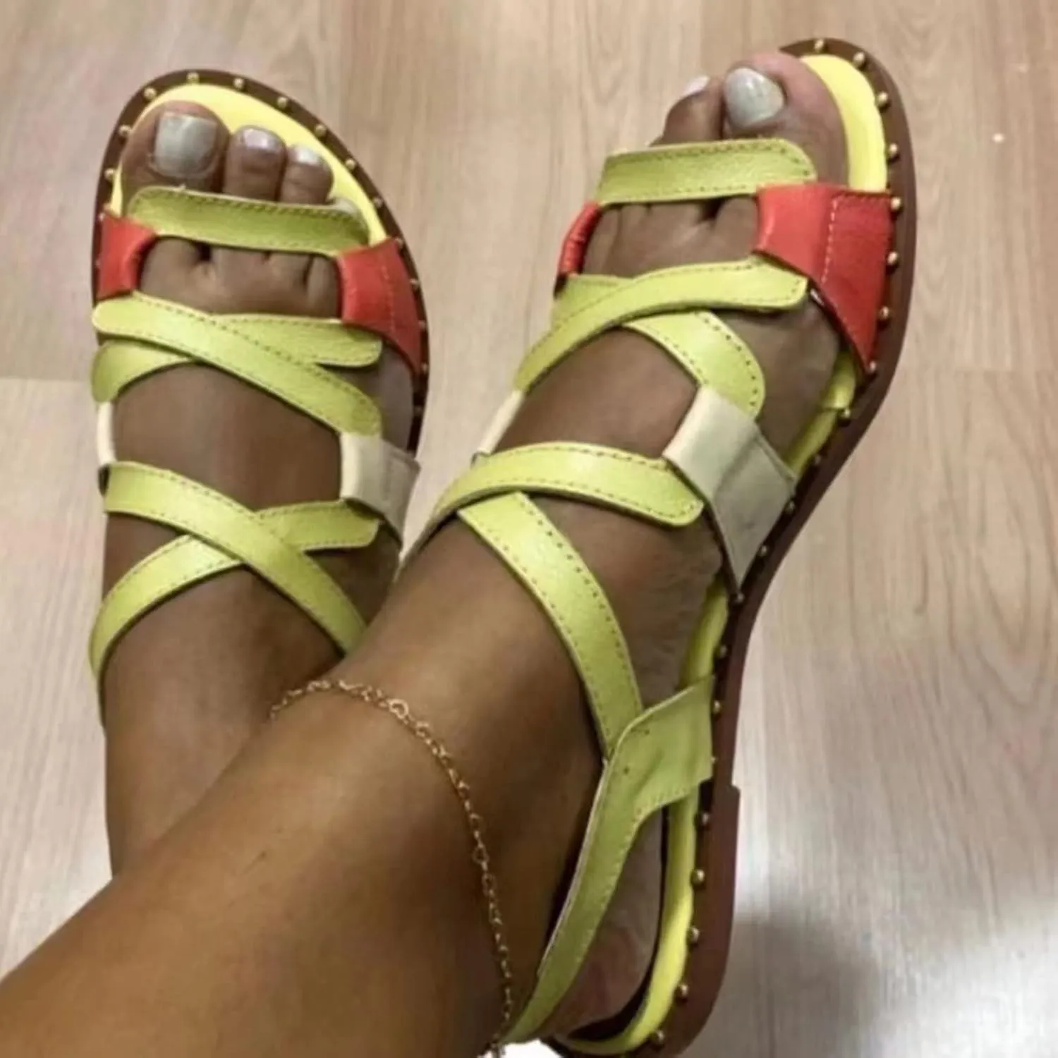Womens 2025 Summer Plat Sandals Rhinestones Criss Cross Hollow Out Dress Walking Flats Ankle Strap Roman Beach Sandal with Open Toe