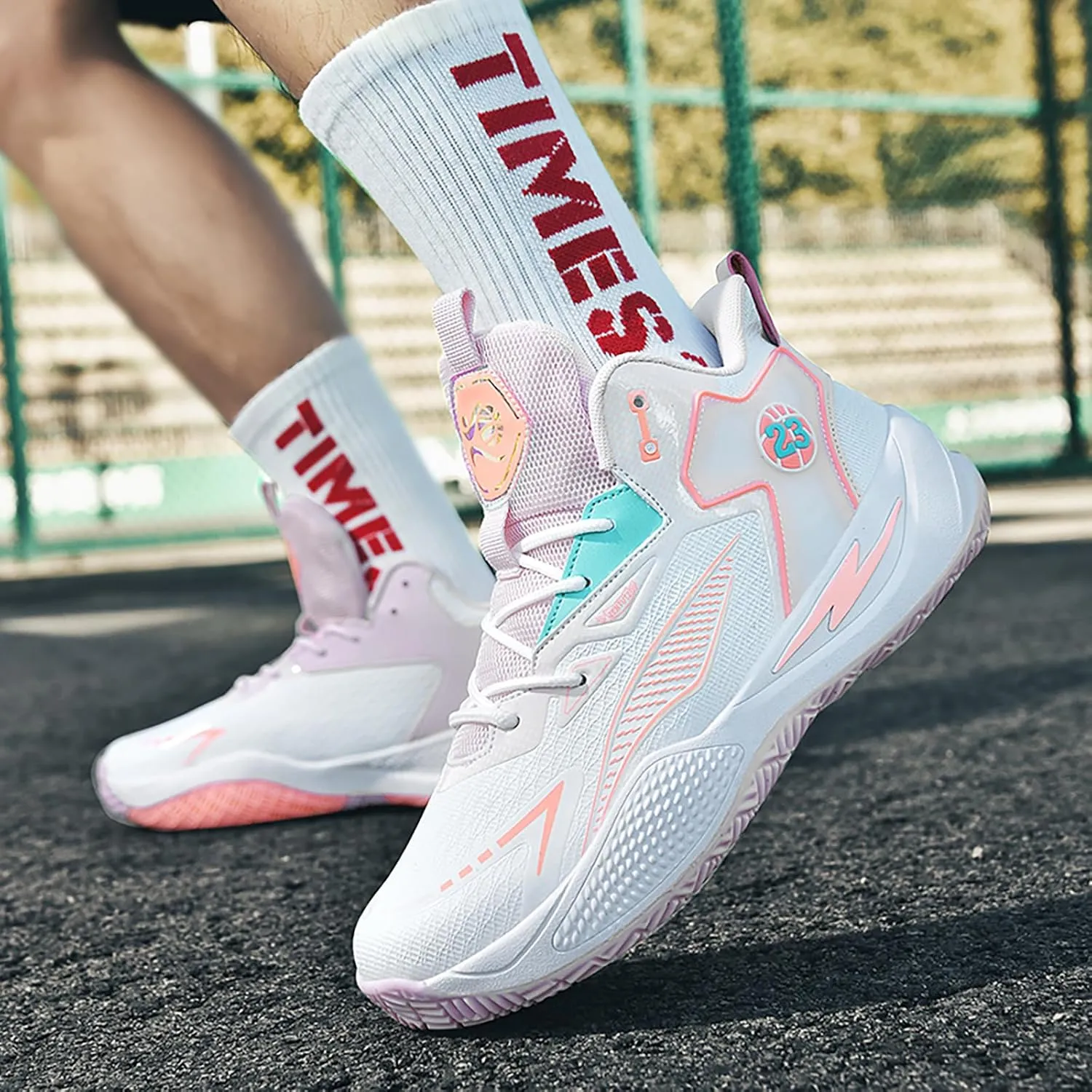 Women's Men's High-Top Basketball Shoes Breathable Anti-Slip and Wear-Resistant Soles Running Shoes Graffiti Design Fashionable Sports Shoes