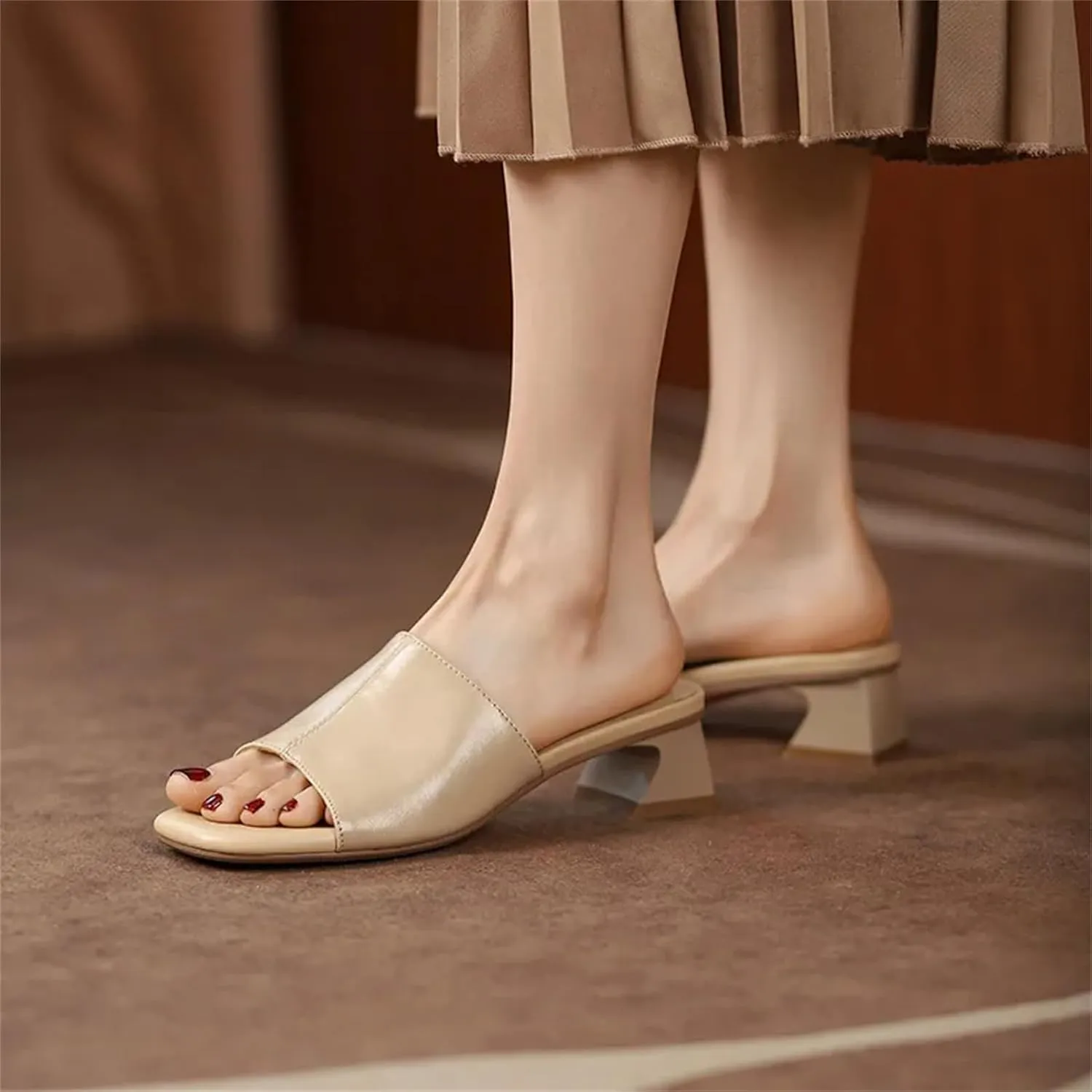 Women's Throwback-Inspired Genuine Leather Sandals - Thick Heels Slippers, Spring Summer Casual